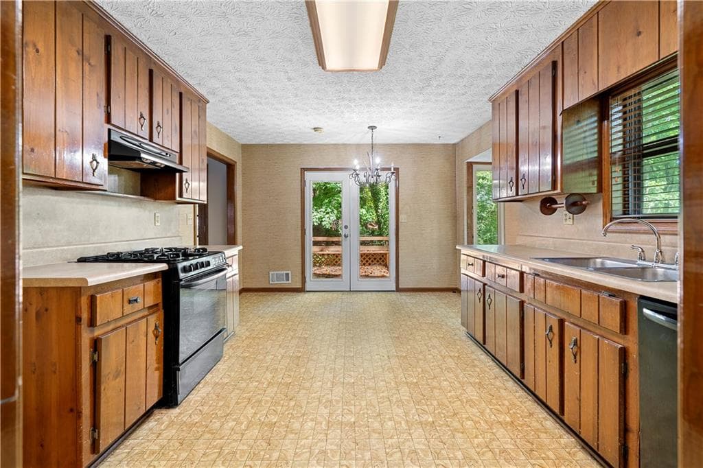 3 bedroom, 3 bathroom, 2,274 sq ft single family residence for sale at 3390 Woodrun Trail, Marietta, GA 30062 — photo 10