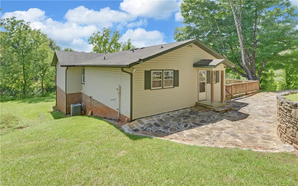 3 bedroom, 2 bathroom, 2,736 sq ft single family residence for sale at 140 Tranquility Drive, Demorest, GA 30535 — photo 8