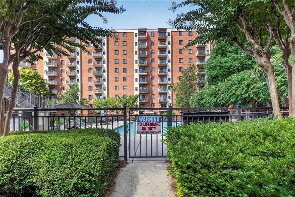 2 bedroom, 2 bathroom, 1,070 sq ft condominium for sale at 300 Johnson Ferry Road B315, Sandy Springs, GA 30328