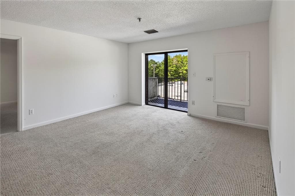 2 bedroom, 2 bathroom, 1,070 sq ft condominium for sale at 300 Johnson Ferry Road B315, Sandy Springs, GA 30328 — photo 3