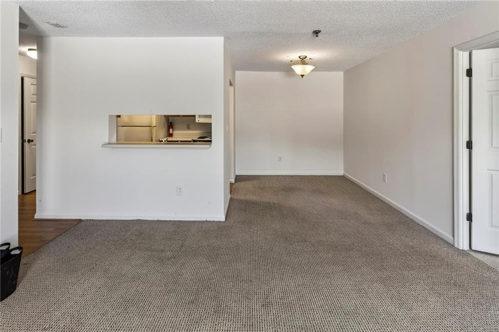 2 bedroom, 2 bathroom, 1,070 sq ft condominium for sale at 300 Johnson Ferry Road B315, Sandy Springs, GA 30328 — photo 5