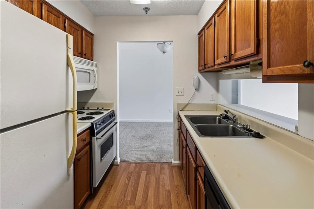 2 bedroom, 2 bathroom, 1,070 sq ft condominium for sale at 300 Johnson Ferry Road B315, Sandy Springs, GA 30328 — photo 6