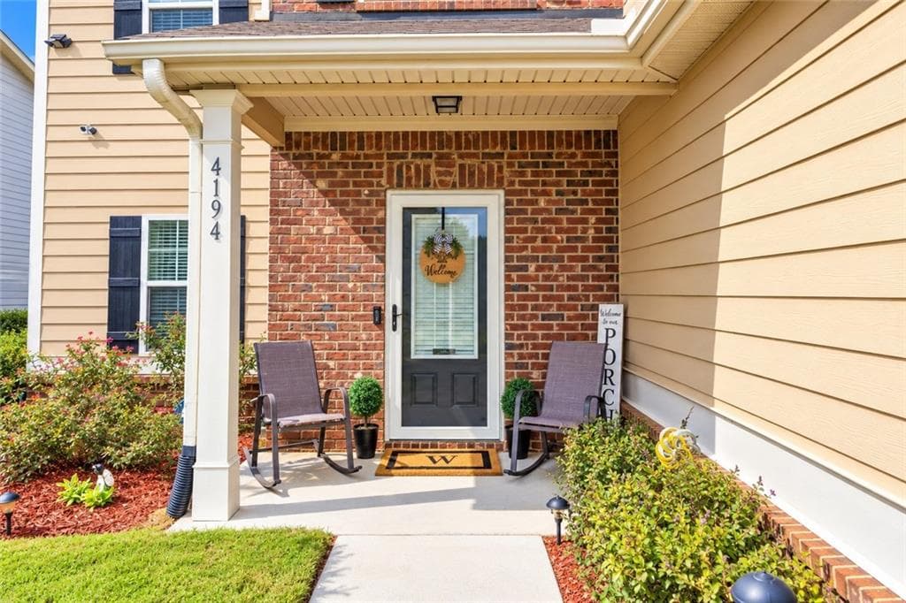 4 bedroom, 3 bathroom, 2,357 sq ft single family residence for sale at 4194 Potomac Walk Court, Loganville, GA 30052 — photo 2