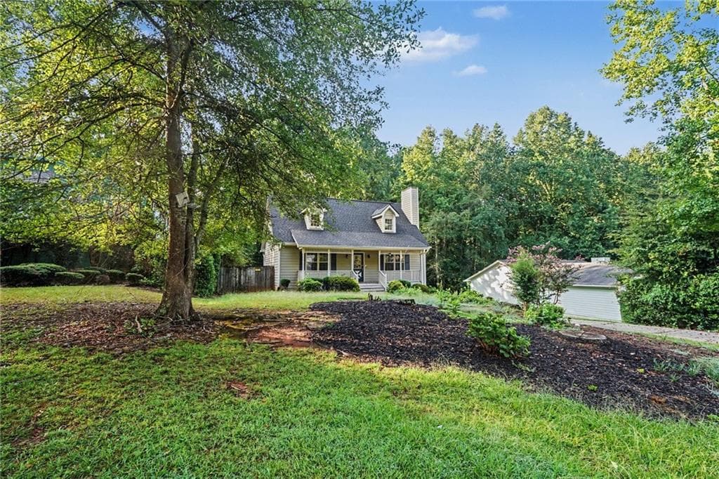3 bedroom, 2 bathroom, 1,872 sq ft single family residence for sale at 3950 Rocmar Drive, Snellville, GA 30039 — photo 3