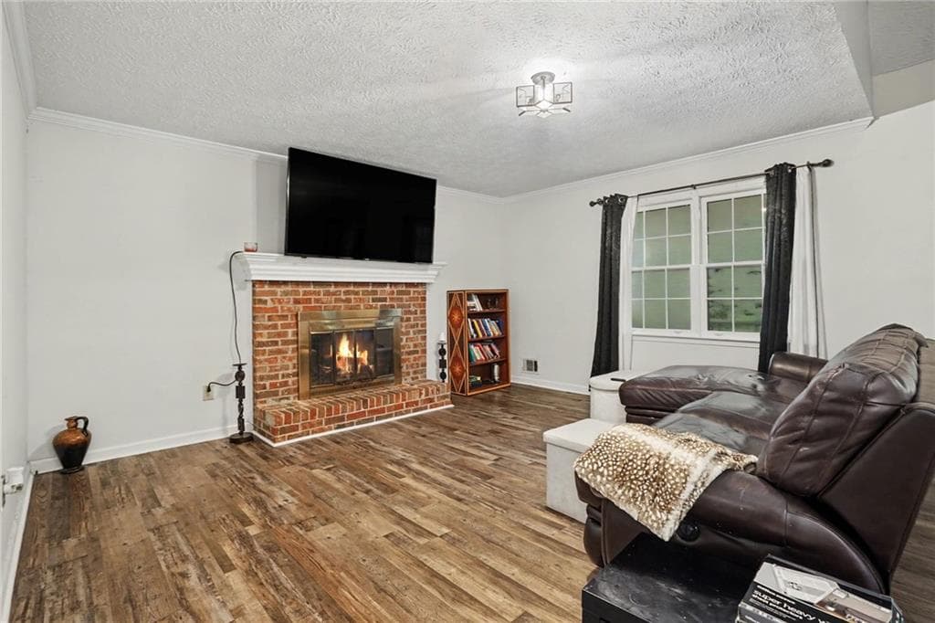 3 bedroom, 2 bathroom, 1,872 sq ft single family residence for sale at 3950 Rocmar Drive, Snellville, GA 30039 — photo 5