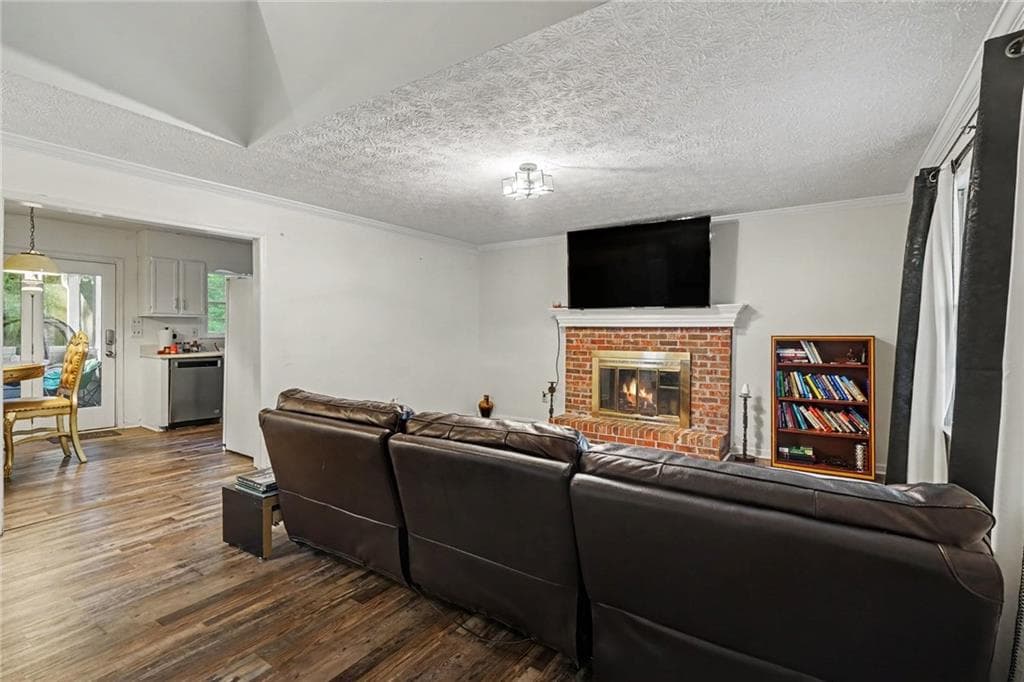 3 bedroom, 2 bathroom, 1,872 sq ft single family residence for sale at 3950 Rocmar Drive, Snellville, GA 30039 — photo 7