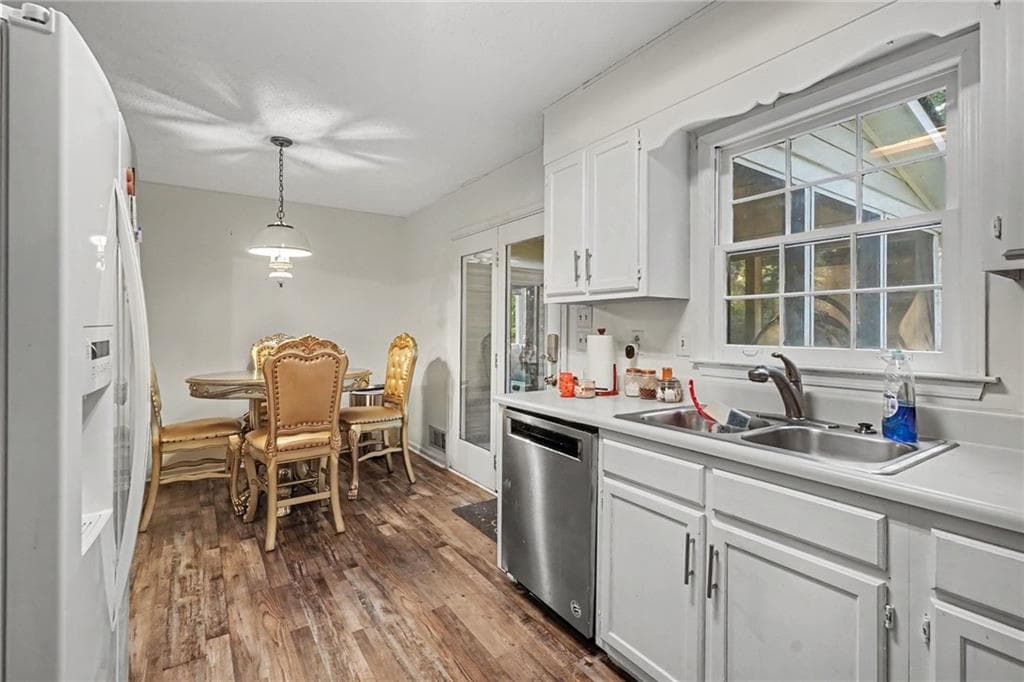 3 bedroom, 2 bathroom, 1,872 sq ft single family residence for sale at 3950 Rocmar Drive, Snellville, GA 30039 — photo 10