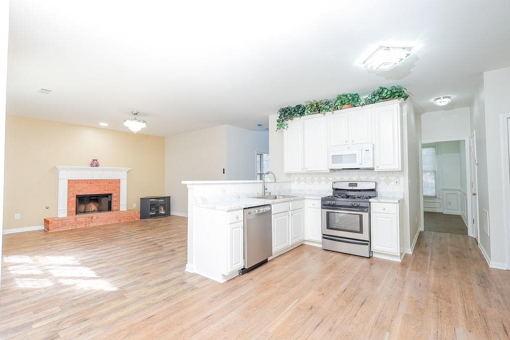 4 bedroom, 3 bathroom, 2,347 sq ft single family residence for sale at 5544 White Cedar Terrace, Sugar Hill, GA 30518 — photo 7