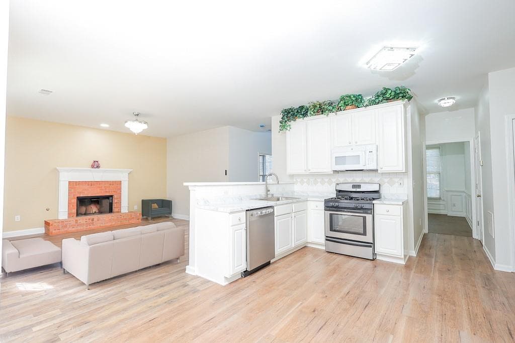 4 bedroom, 3 bathroom, 2,347 sq ft single family residence for sale at 5544 White Cedar Terrace, Sugar Hill, GA 30518 — photo 8