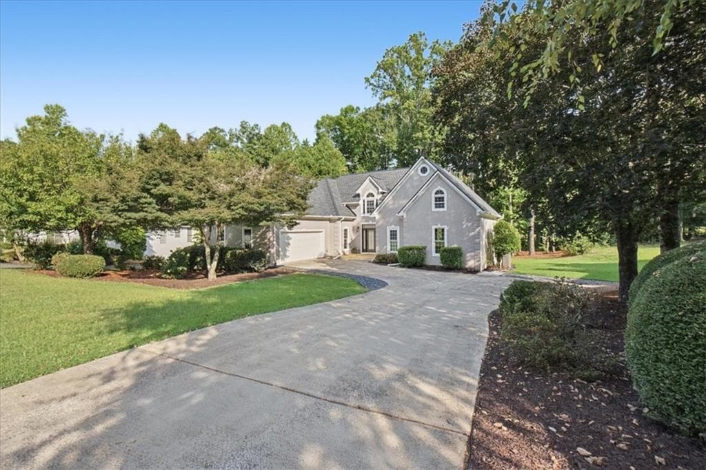6 bedroom, 5 bathroom, 4,240 sq ft single family residence for sale at 5714 Brynwood Circle, Acworth, GA 30101 — photo 2