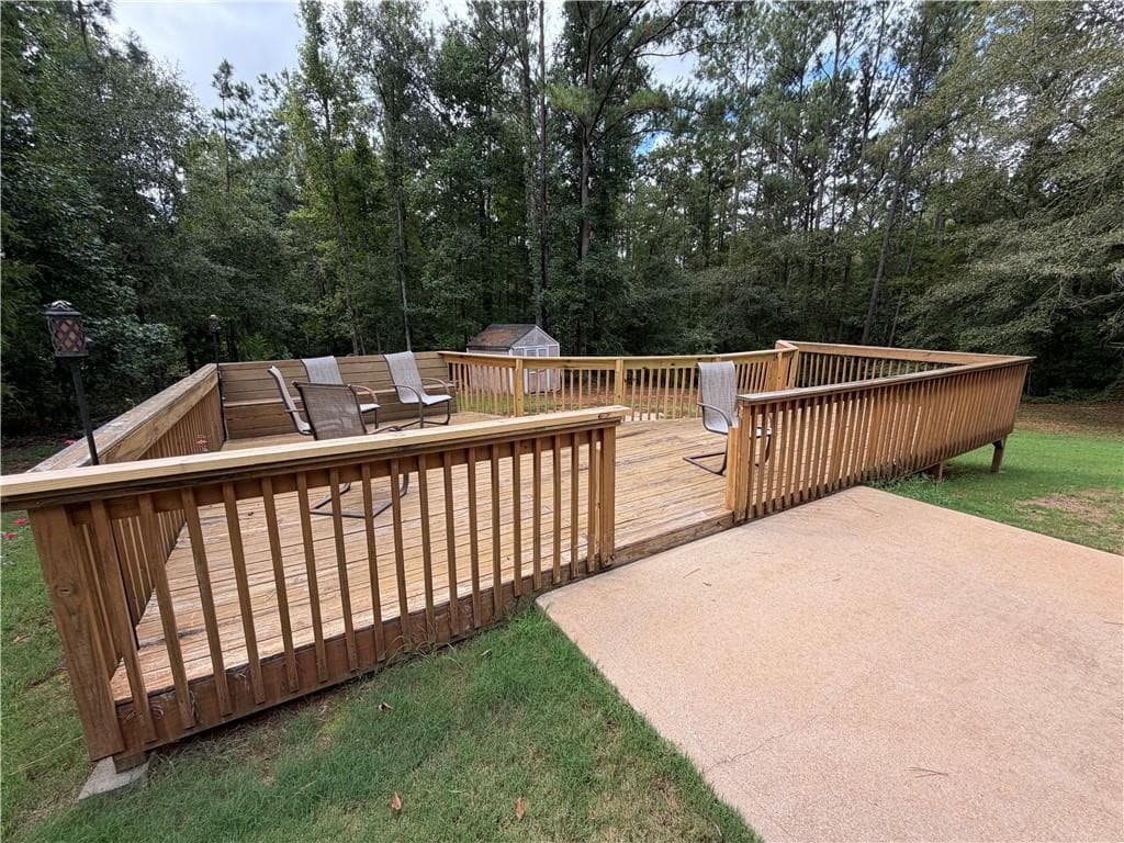 3 bedroom, 2 bathroom, 1,326 sq ft single family residence for sale at 301 Wolf Creek Place, Locust Grove, GA 30248 — photo 6
