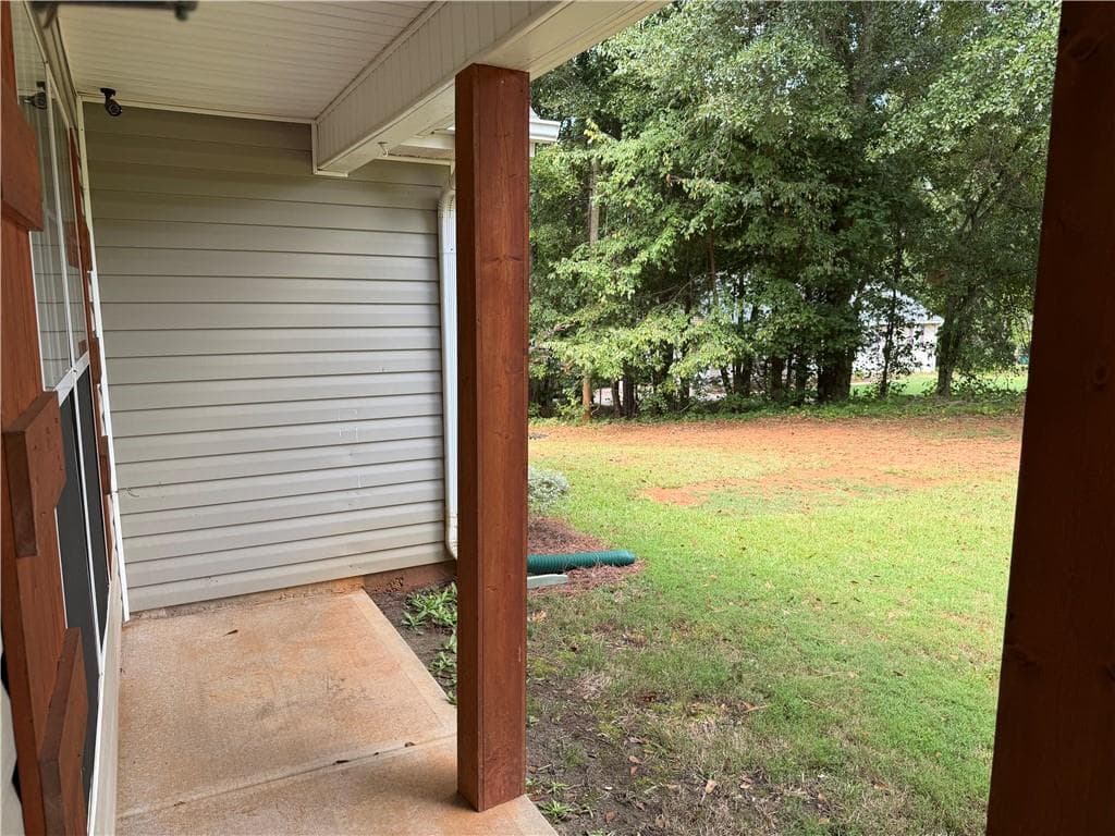3 bedroom, 2 bathroom, 1,326 sq ft single family residence for sale at 301 Wolf Creek Place, Locust Grove, GA 30248 — photo 7