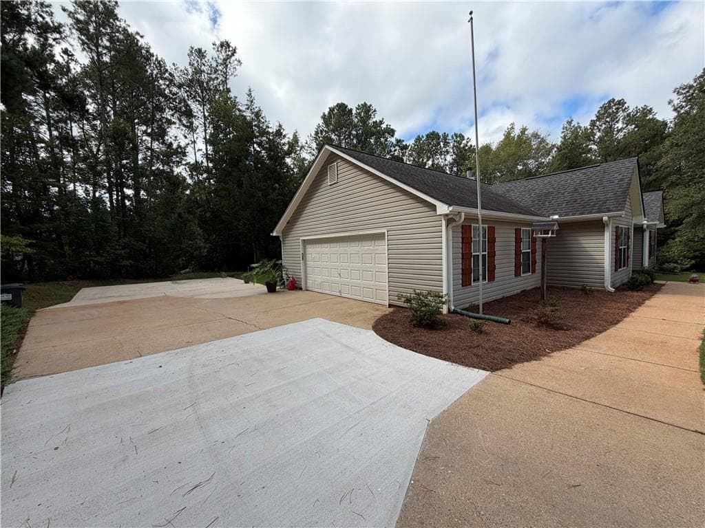 3 bedroom, 2 bathroom, 1,326 sq ft single family residence for sale at 301 Wolf Creek Place, Locust Grove, GA 30248 — photo 8