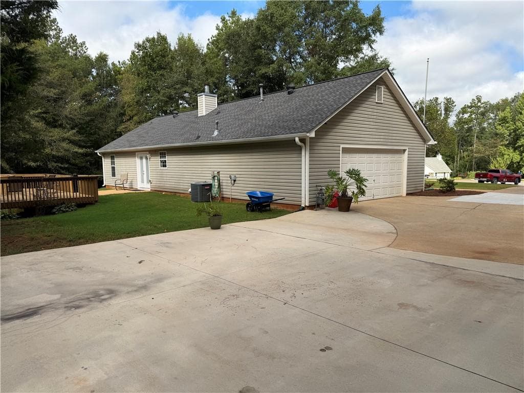 3 bedroom, 2 bathroom, 1,326 sq ft single family residence for sale at 301 Wolf Creek Place, Locust Grove, GA 30248 — photo 9