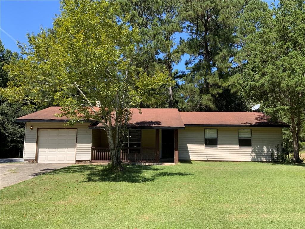 3 bedroom, 2 bathroom, 1,118 sq ft single family residence under contract at 42 Skylark Lane, Jonesboro, GA 30238