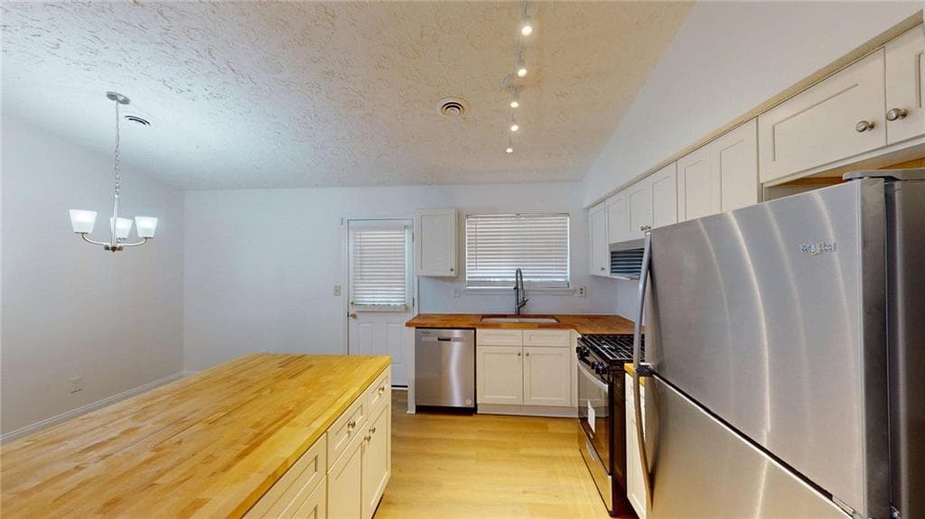 3 bedroom, 2 bathroom, 1,118 sq ft single family residence under contract at 42 Skylark Lane, Jonesboro, GA 30238 — photo 10