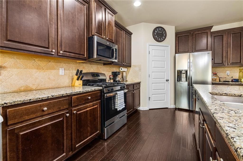 4 bedroom, 2 bathroom, 2,369 sq ft single family residence for sale at 2208 Medlock Lane, Mcdonough, GA 30253 — photo 6