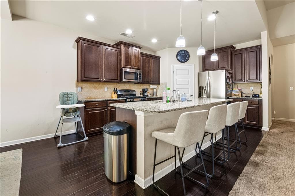 4 bedroom, 2 bathroom, 2,369 sq ft single family residence for sale at 2208 Medlock Lane, Mcdonough, GA 30253 — photo 7