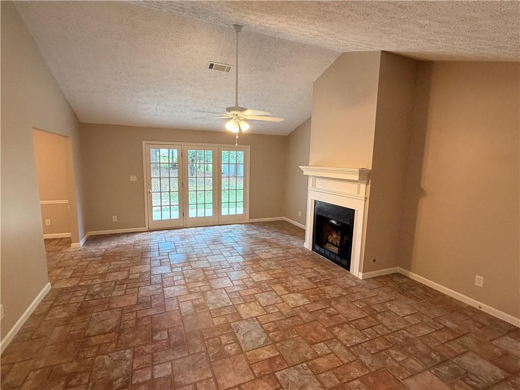 3 bedroom, 2 bathroom, 1,646 sq ft single family residence under contract at 2002 Arbor Forest Drive, Marietta, GA 30064 — photo 6