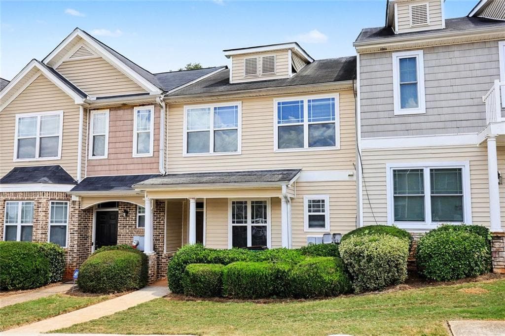 3 bedroom, 3 bathroom, 1,348 sq ft townhouse for sale at 6404 Ellenwood Drive, Rex, GA 30273 — photo 2