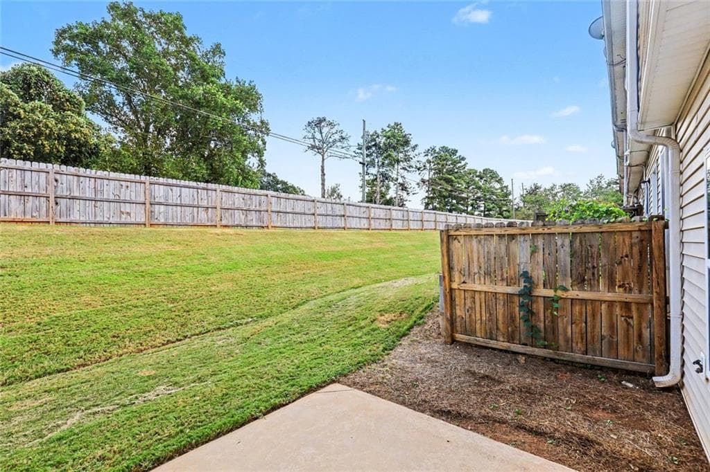 3 bedroom, 3 bathroom, 1,348 sq ft townhouse for sale at 6404 Ellenwood Drive, Rex, GA 30273 — photo 5