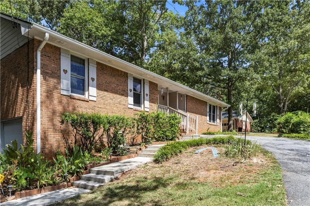 4 bedroom, 3 bathroom, 2,400 sq ft single family residence for sale at 1788 Brandy Woods Drive, Conyers, GA 30013 — photo 5
