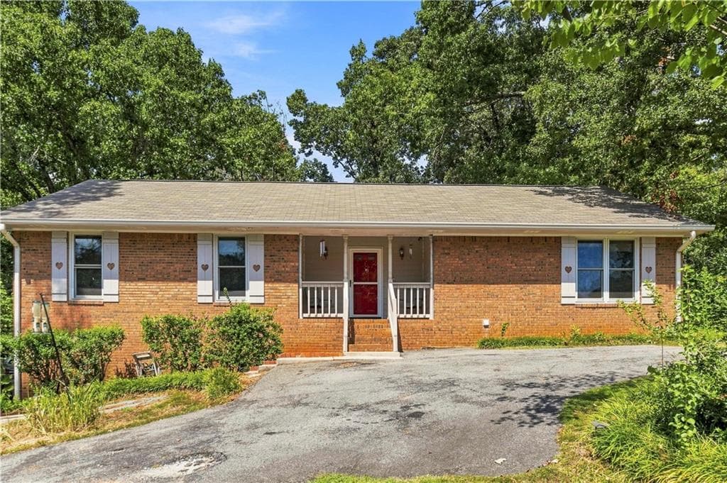4 bedroom, 3 bathroom, 2,400 sq ft single family residence for sale at 1788 Brandy Woods Drive, Conyers, GA 30013 — photo 6