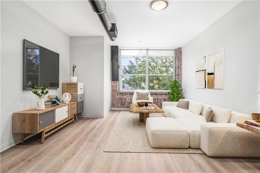 1 bedroom, 1 bathroom, 1,004 sq ft condominium for sale at 800 Peachtree Street 8529-0, Atlanta, GA 30308