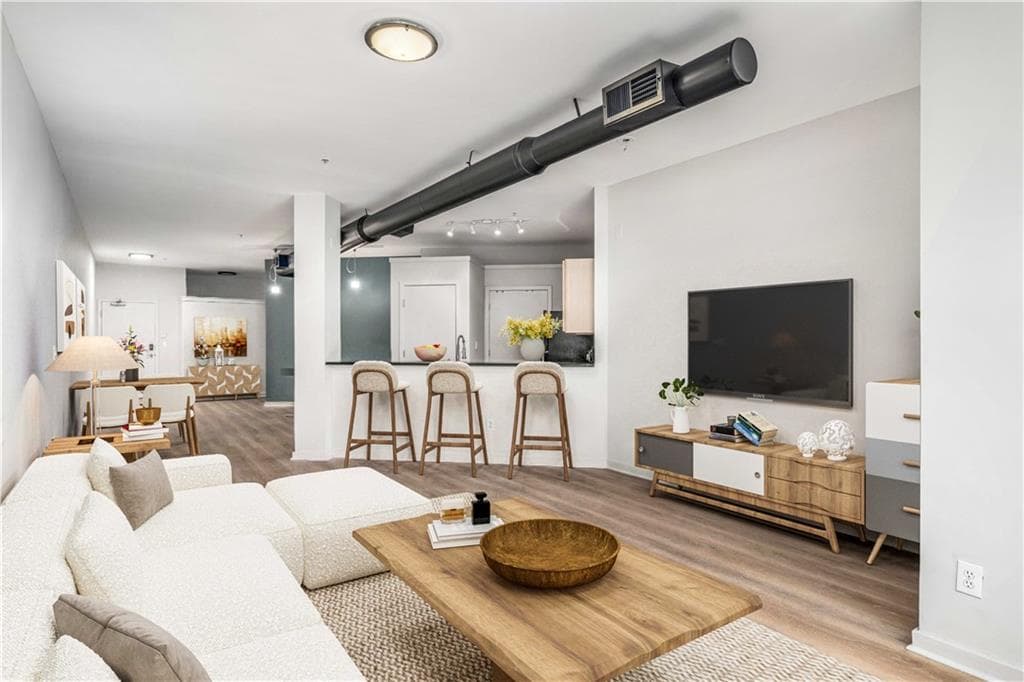 1 bedroom, 1 bathroom, 1,004 sq ft condominium for sale at 800 Peachtree Street 8529-0, Atlanta, GA 30308 — photo 3