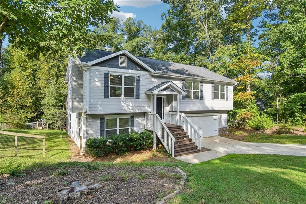 3 bedroom, 3 bathroom, 1,324 sq ft single family residence under contract at 3983 Fraser Circle, Gainesville, GA 30506 — photo 2