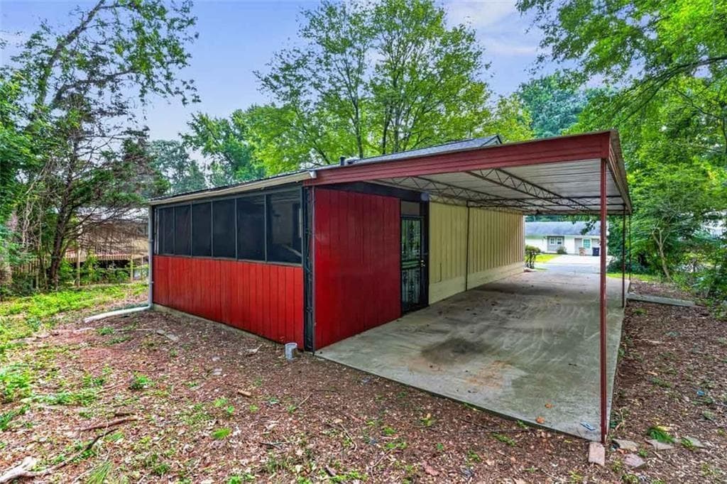 4 bedroom, 1 bathroom, 1,079 sq ft single family residence under contract at 6177 Crestview Lane, Forest Park, GA 30297 — photo 5