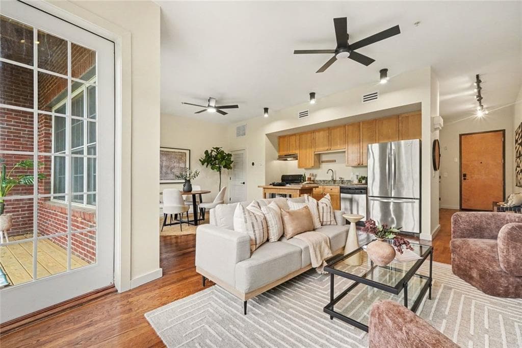 1 bedroom, 1 bathroom, 809 sq ft condominium under contract at 680 Greenwood Avenue 307, Atlanta, GA 30306