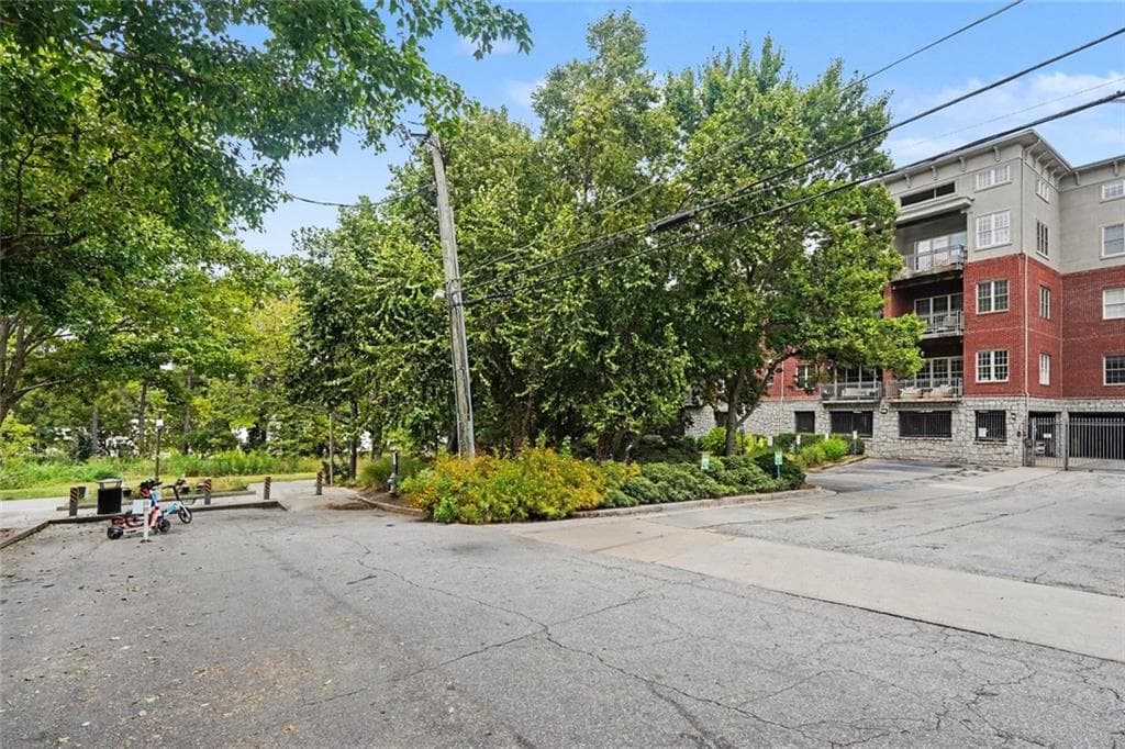 1 bedroom, 1 bathroom, 809 sq ft condominium under contract at 680 Greenwood Avenue 307, Atlanta, GA 30306 — photo 9
