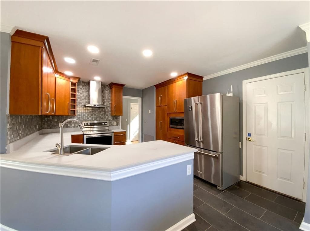 4 bedroom, 3 bathroom, 2,481 sq ft single family residence for sale at 123 King Richard Drive, Griffin, GA 30223 — photo 2