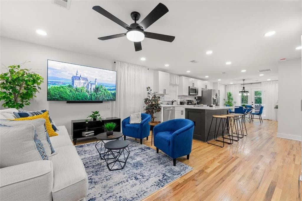 3 bedroom, 2 bathroom, 1,064 sq ft single family residence for sale at 754 S Grand Avenue, Atlanta, GA 30318 — photo 3