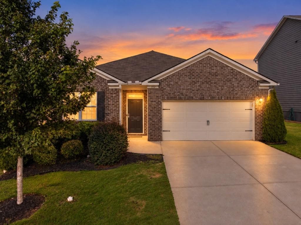 4 bedroom, 2 bathroom, 1,774 sq ft single family residence for sale at 152 Starbuck Parkway, Pendergrass, GA 30567 — photo 2