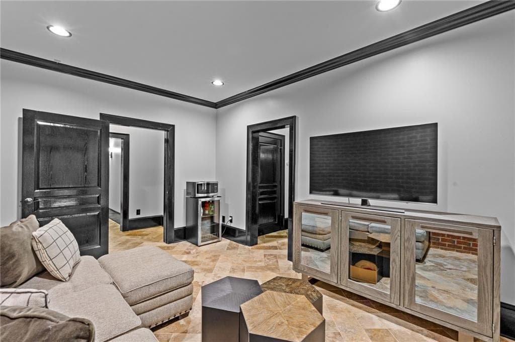 5 bedroom, 4 bathroom, 3,890 sq ft townhouse for sale at 5512 Glenridge Drive K, Atlanta, GA 30342 — photo 6