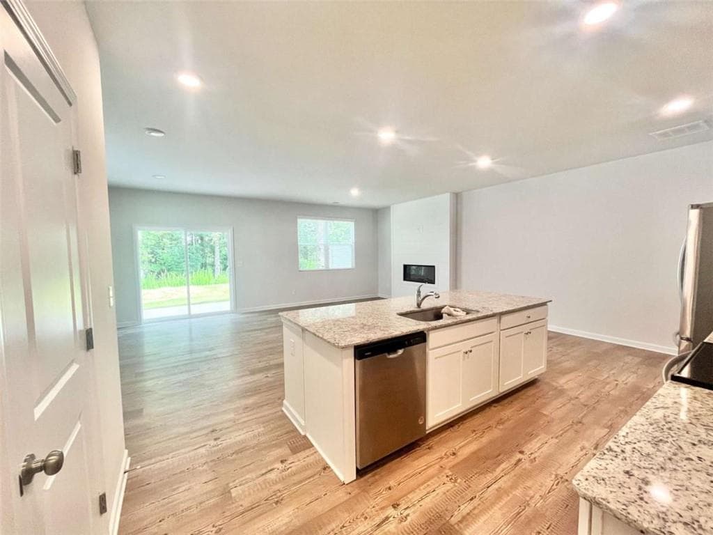 3 bedroom, 3 bathroom, 1,912 sq ft single family residence for rent at 5129 Sidney Square, Flowery Branch, GA 30542 for $2,075 a month — photo 6