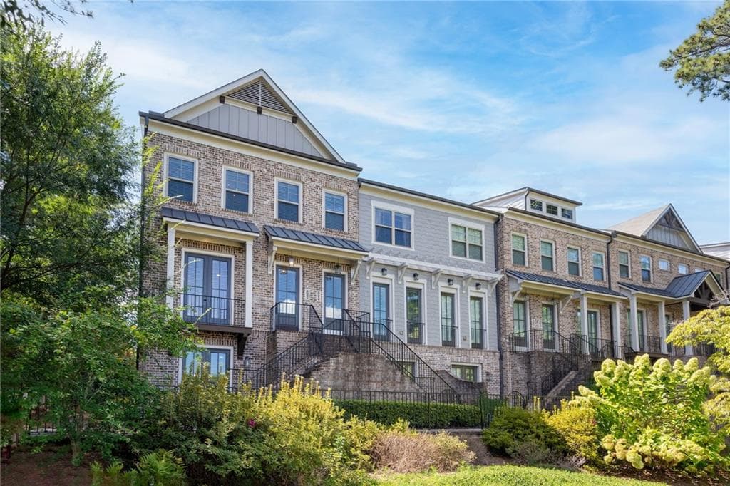3 bedroom, 4 bathroom, 2,240 sq ft townhouse for sale at 3547 Parkside Way, Atlanta, GA 30319 — photo 2