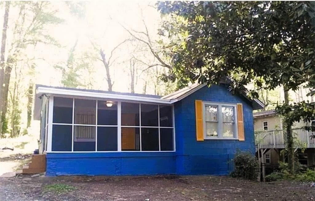 2 bedroom, 1 bathroom, 1,036 sq ft single family residence sold at 403 Holly Street, Atlanta, GA 30318
