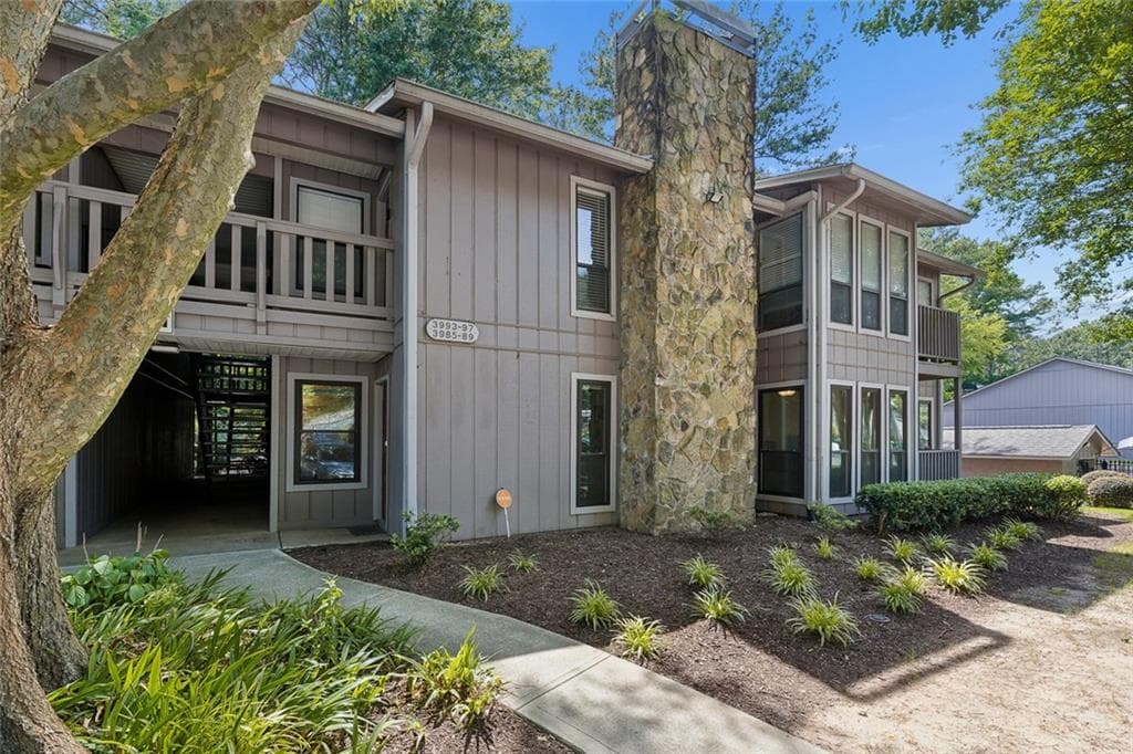 2 bedroom, 2 bathroom, 1,182 sq ft condominium for sale at 3985 Woodridge Way 3985 Building 11, Tucker, GA 30084 — photo 2