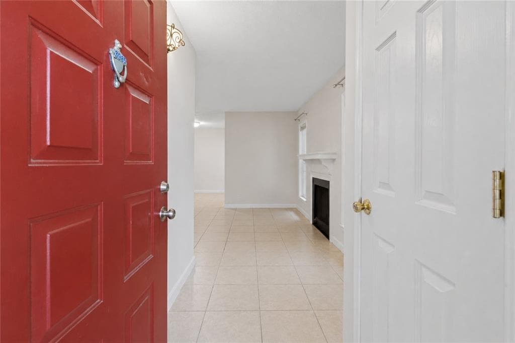 2 bedroom, 2 bathroom, 1,182 sq ft condominium for sale at 3985 Woodridge Way 3985 Building 11, Tucker, GA 30084 — photo 3