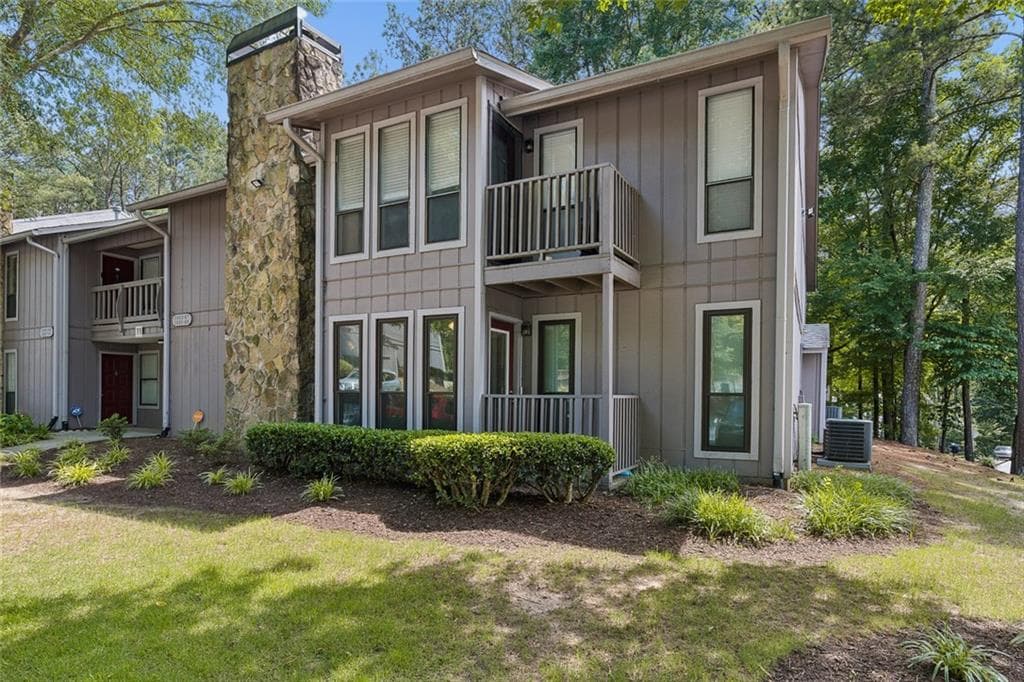 2 bedroom, 2 bathroom, 1,182 sq ft condominium for sale at 3985 Woodridge Way 3985 Building 11, Tucker, GA 30084 — photo 4