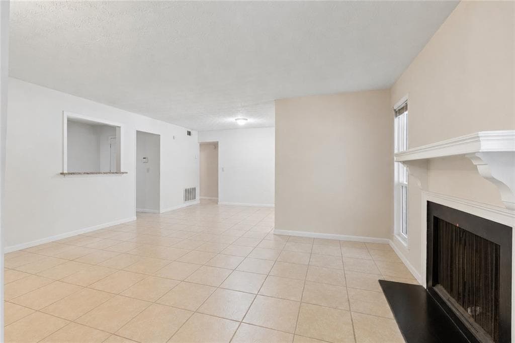 2 bedroom, 2 bathroom, 1,182 sq ft condominium for sale at 3985 Woodridge Way 3985 Building 11, Tucker, GA 30084 — photo 5
