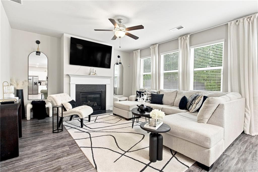 3 bedroom, 3 bathroom, 2,331 sq ft single family residence under contract at 1245 Grove Parkway, Jonesboro, GA 30236 — photo 4