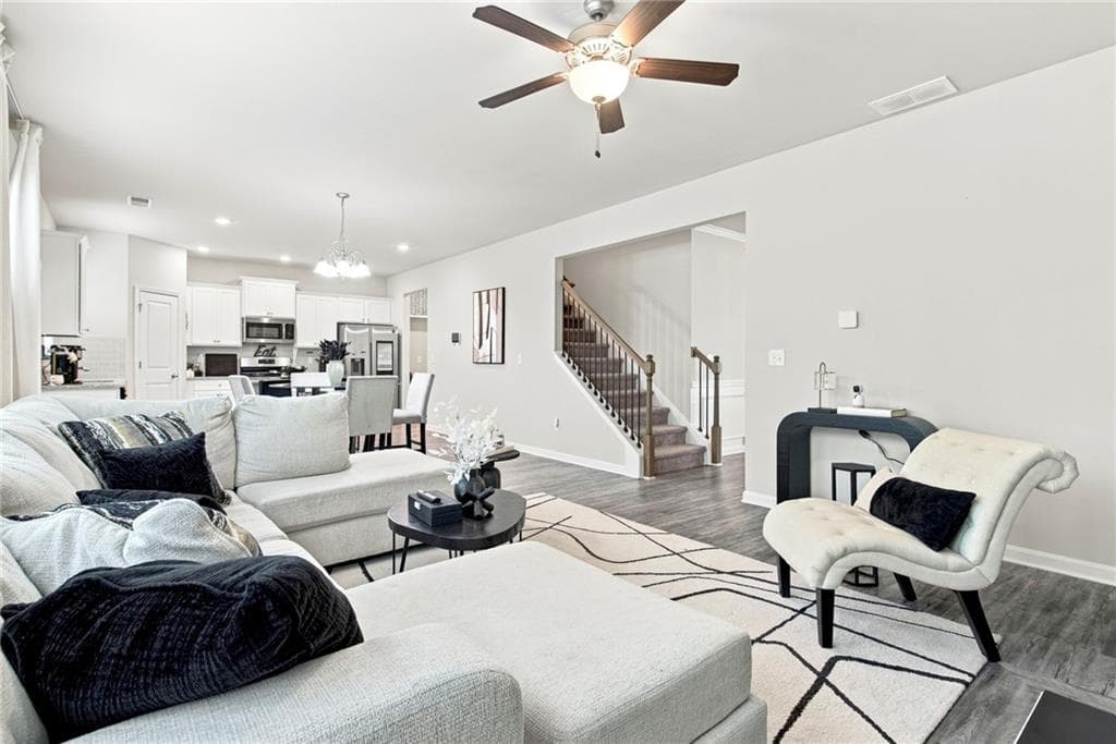 3 bedroom, 3 bathroom, 2,331 sq ft single family residence under contract at 1245 Grove Parkway, Jonesboro, GA 30236 — photo 6