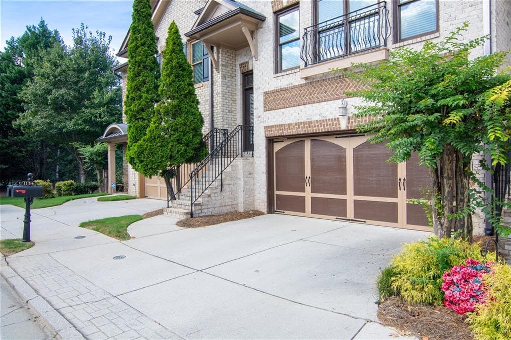 3 bedroom, 4 bathroom, 2,900 sq ft townhouse for sale at 1154 Water Grass Way, Lawrenceville, GA 30045 — photo 2
