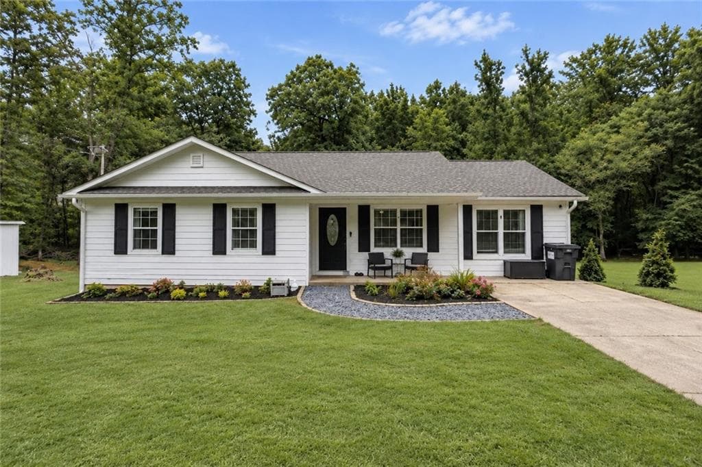 4 bedroom, 2 bathroom, 1,560 sq ft single family residence for sale at 6642 Nix Road, Dawsonville, GA 30534