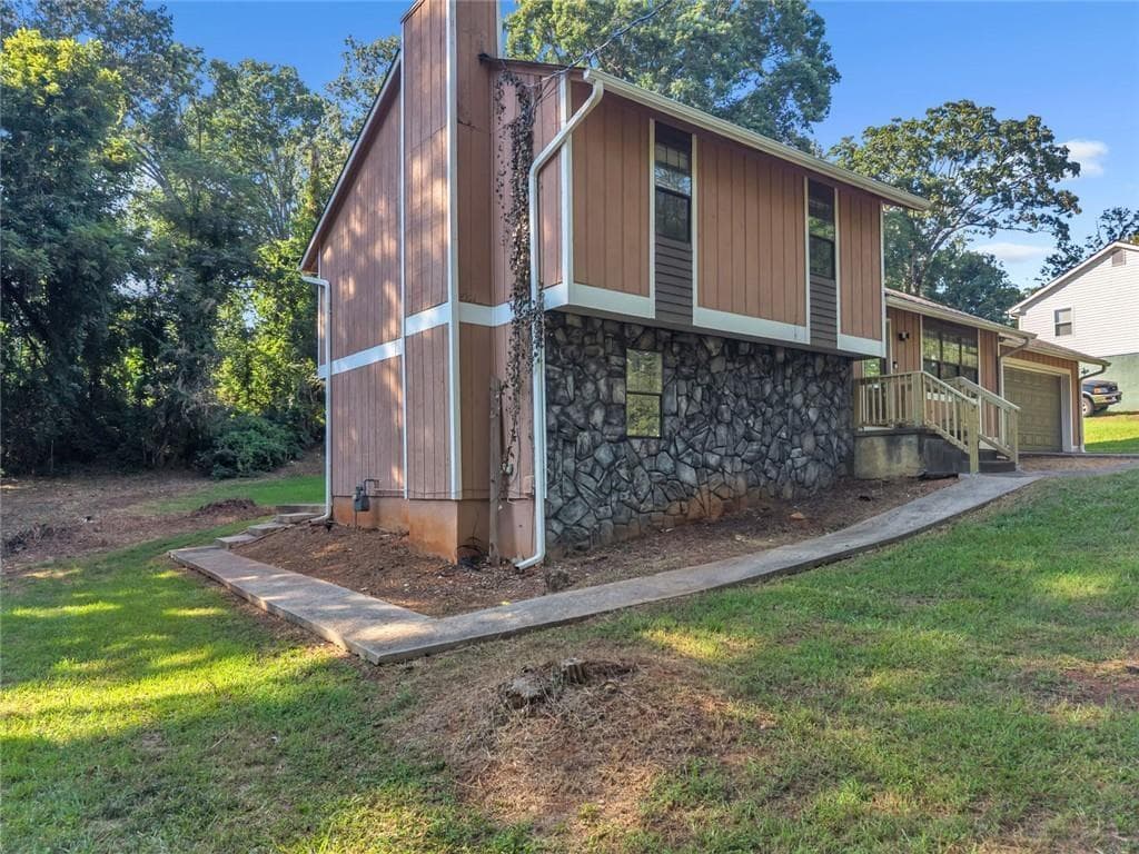 4 bedroom, 3 bathroom, 1,776 sq ft single family residence for sale at 631 Brighton Drive, Lawrenceville, GA 30043 — photo 4
