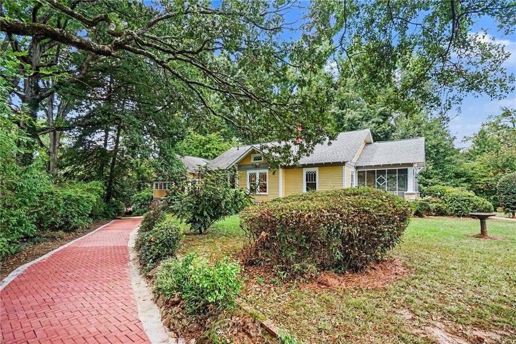 2 bedroom, 3 bathroom, 2,068 sq ft single family residence for sale at 906 Mell Avenue, Clarkston, GA 30021 — photo 3